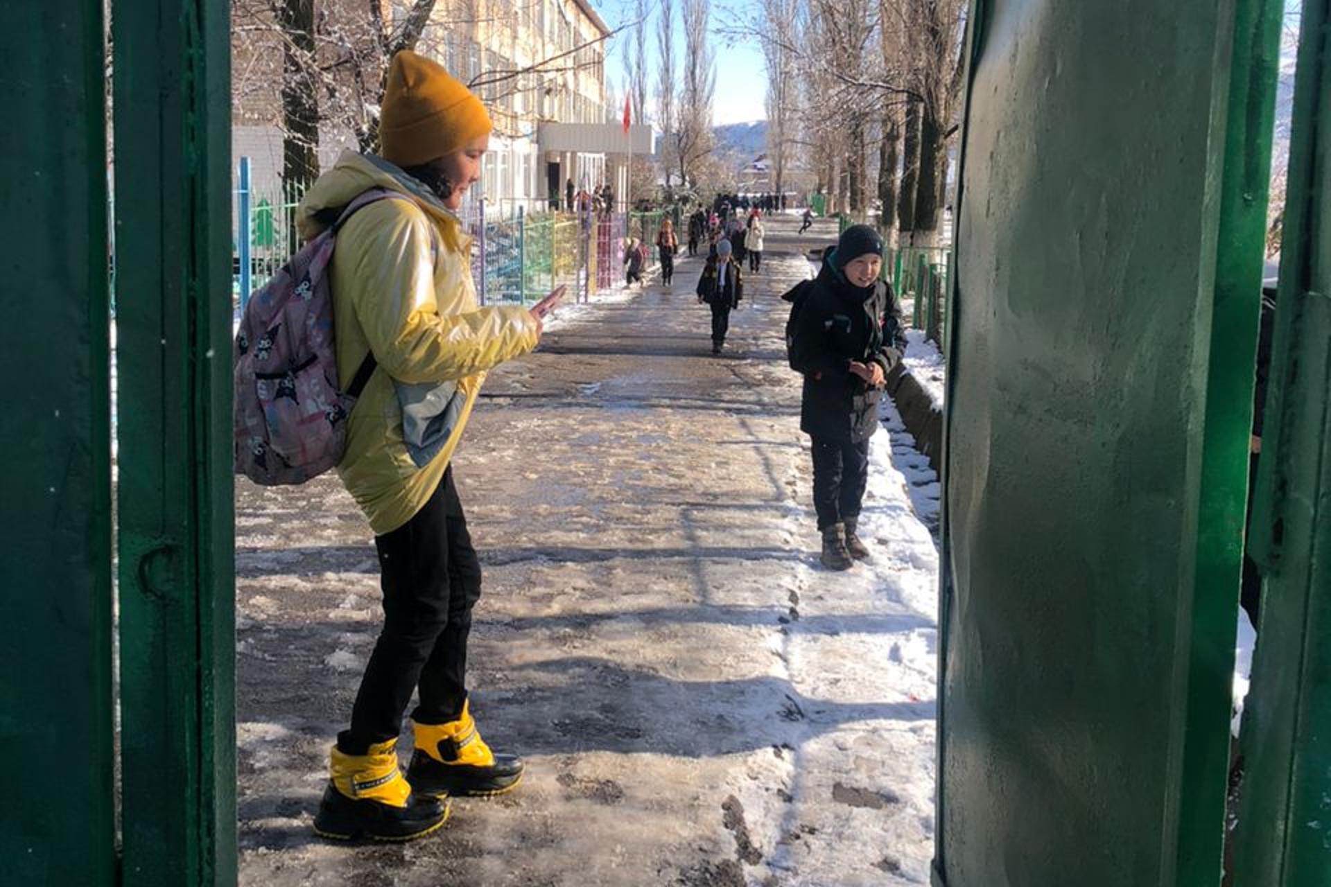 Повышение осведомленности и вовлеченности молодежи Кыргызстана в вопросы устойчивого развития через образование и общественный мониторинг - образование для устойчивого развития: будущее начинается в школе